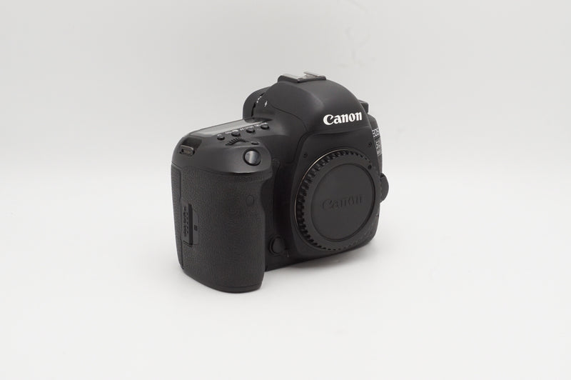 USED Canon 5D IV with Battery Grip BG-E20 (