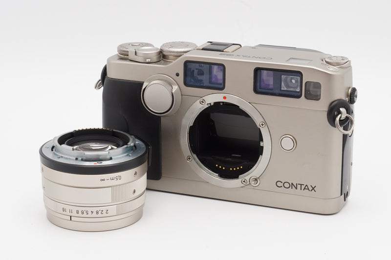 USED Contax G2 Rangfinder  with Zeiss Planar T* 45mm f/2 , TLA200 Flash