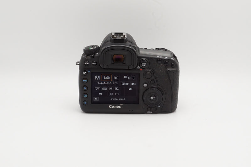 USED Canon 5D IV with Battery Grip BG-E20 (